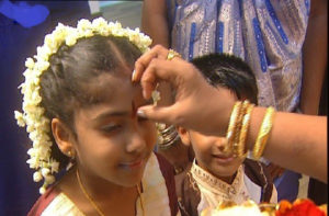 நெற்றியில் சந்தனம், குங்குமம் இடுவது ஏன்?