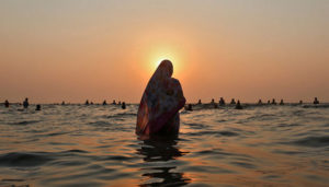 அமாவாசையன்று விரதம் இருக்கும் பெண்கள் முதலில் இதைப் படியுங்கள்..!