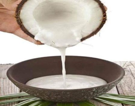 தேங்காயை அரைக்காமலேயே தேங்காய்ப்பால் எடுப்பது எப்படி?