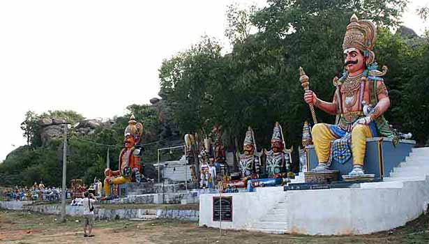 எந்தவொரு நல்ல காரியத்தை செய்வதாக இருந்தாலும் முதலில் குலதெய்வத்திற்கு செய்ய வேண்டிய வழிபாடு