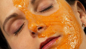 உங்கள் முகம் தங்கம்போல் மின்ன வேண்டுமா?… பூசணிக்காய் மாஸ்க் போடுங்க…