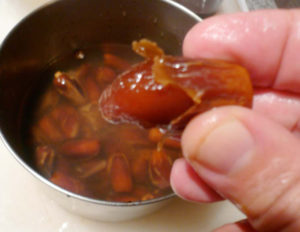 உடனடியாக சிகப்பழகு பெற இனி பார்லர் தேவையில்லை… ஒரு பேரிச்சம்பழம் போதும்…