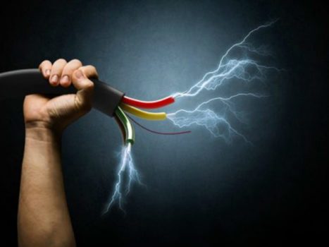 மின்சாரம் தாக்கி விட்டதா? முதலில் இதை செய்யுங்கள்!!!