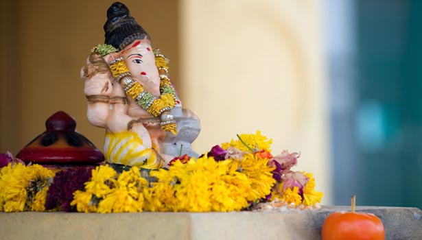 இந்த நாளில் விநாயகரை  வழிபாடு செய்து வந்தால் தீராத கடன் பிரச்சனை நீங்கும்..!