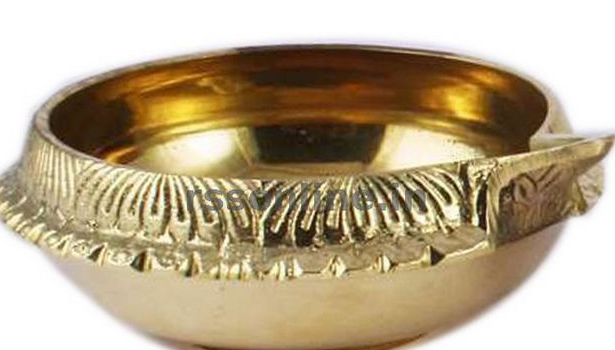 அனைத்து செல்வங்களும் நிலைத்து இருக்க குபேர விளக்கை எந்த கிழமையில் எப்படி ஏற்றுவது நல்லது…?