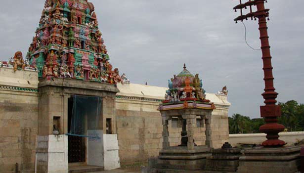 கோயில் கொடிமரத்தை வழிபடுவதால் பக்தர்களுக்கு என்ன நன்மை தெரியுமா ?