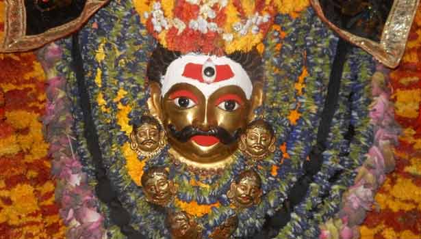 காவல் தெய்வமான கால பைரவருக்கு செய்ய வேண்டிய வழிபாடுகள்..!