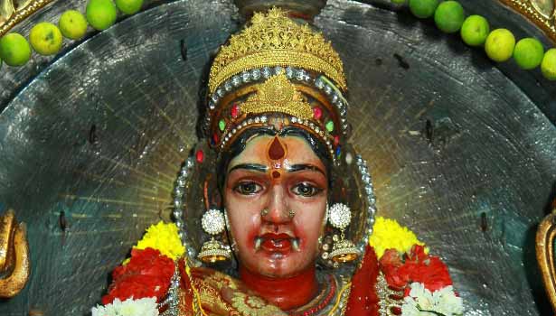 வெற்றி  கிடைக்க துர்க்கை அம்மனுக்கு சொல்ல வேண்டிய ஸ்லோகம்