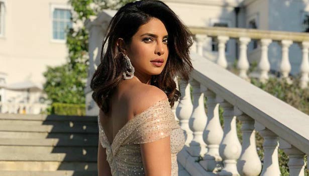 பிரியங்கா சோப்ராவை விளாசும் நெட்டிசன்கள் – புகைப்படத்தை பாருங்க.!