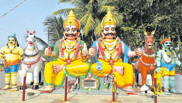 ஊரைக் காக்கும் எல்லை காவல் தேவதைகள்