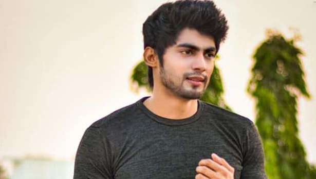 தர்ஷணின் கெட்ட குணம் இதுதான்! அவருக்கு பிக்பாஸ் வாய்ப்பு வாங்கி கொடுத்தே இந்த பிரபல நடிகை தானாம்!