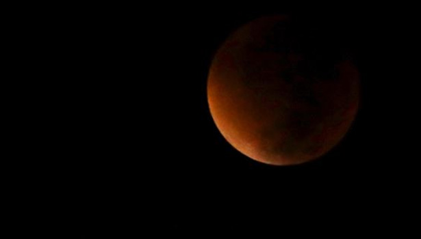 தீய தாக்கத்தில் இருந்து நம்மை காத்துக்கொள்ள சந்திர கிரகண வேளையில் கூற வேண்டிய மந்திரம்