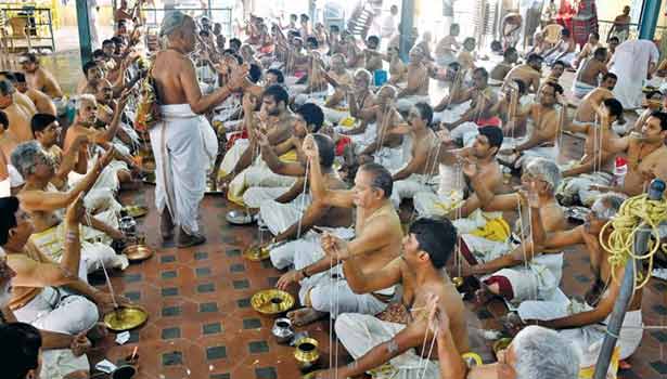 ஆவணி அவிட்டம் என்றால் என்ன? எந்தவித துன்பமும் நெருங்காது இருக்க இன்று கடைப்பிடிக்க வேண்டிய விரத முறைகள்..!