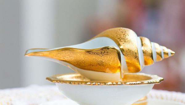 வலம்புரிச் சங்கினை தினமும் வீட்டில் வைத்துப் பூஜை செய்வதனால், இவ்வளவு அற்புதமா? தெரிந்து கொள்வோமா!