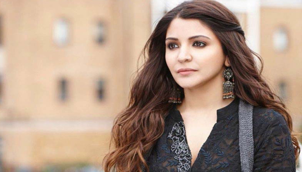 கடற்கரையில் பிகினி உடையில் அனுஷ்கா சர்மா – வெளியான ஹாட் புகைப்படங்கள்