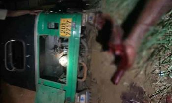 யாழில் இடம்பெற்ற வன்முறை தாக்குதலில் ஒருவரின் கை துண்டாக்கப்பட்டுள்ளது.