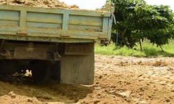 சட்டவிரோதமான முறையில் மணல் கடத்தலில் ஈடுபட்ட 15 பேர் கைது.