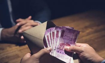 மக்களின் வறுமை நிலையினை பயன்படுத்தி லஞ்சம் கேட்ட அரசு உத்தியோகத்தர்கள் !