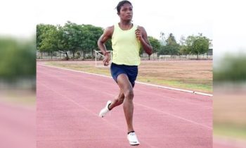 சர்வதேச  ஒலிம்பிக் போட்டியில் இந்தியாவின் சார்பில் பங்கேற்கும் வீராங்கனை.