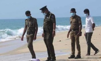 கடற்கரையோரத்தில்  கரை ஒதுங்கிய பெண்ணின் சடலம்.