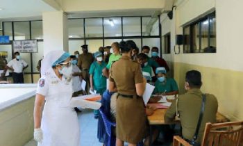 தடுப்பூசி பெற்றவர்களில்  50க்கும்  அதிகமானோர் வைத்தியசாலையில்!