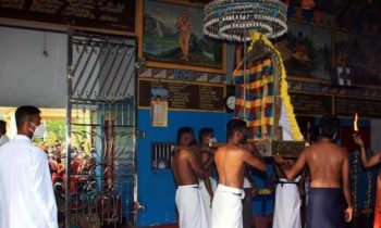 ஆலயத்திற்குள் மேலங்கிகளுடன் உள் நுழைந்த இராணுவத்தினர்-மக்கள் மத்தியில்  பெரும் பரபரப்பு!