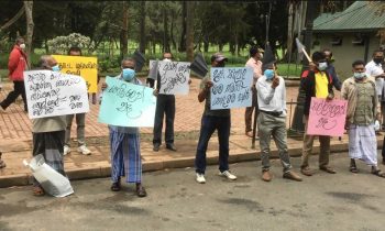 இரசாயன உரத் தட்டுப்பாடு தொடர்பாக  முன்னெடுக்கப்பட்ட ஆர்ப்பாட்டம்.