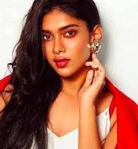 தனுசுடன் படம் நடிப்பதற்கு கனவு காணும் நடிகை.