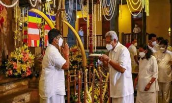 கண்டி ஸ்ரீ தலதா மாளிகைக்கு  விஜயம் மேற்கொண்ட  ஜனாதிபதி!