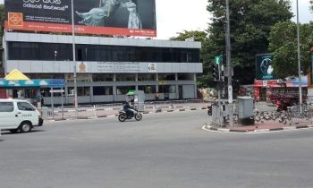 மக்கள் நடமாட்டம் இன்றி வெறிச்சோடி  காணப்படும் கொழும்பு பகுதி!