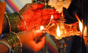 விளக்கேற்றும் பொழுது…!!