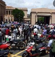 மாணவ சங்க தலைவர்கள் உட்பட பலர் கைது!