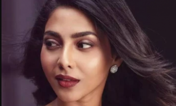 சிகரெட் பிடித்தபடி  புகை ஊதித் தள்ளும் புகைப்படம் ஒன்றை வெளியிட்ட நடிகை!