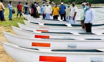 மீன்பிடி தோனிகள் வழங்கிவைப்பு