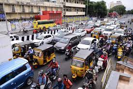 அகில இலங்கை பல்கலைக்கழக மாணவர்களின் போராட்டம் காரணத்தினால் போக்குவரத்தில்  ஏற்பட்ட நெரிசல்.