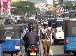 வெலிசரை வீதியில் பெரும்  வாகன நெரிசல்!