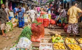 பேலிய கொடை சந்தையில்  தேங்கி  கிடைக்கும்  மரக்கறிகள்!