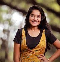 16 வயதில் புதிய நடிகையாக அறிமுகமாகும் நடிகை!