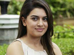 இரசிகர்கள் மத்தியில் கிண்டலுக்குள்ளாகிய ஆடையணிந்து போட்டோ ஷூட் செய்த நடிகை!