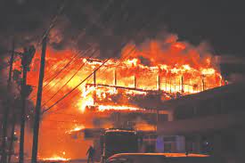 தண்ணீர் சுத்திகரிப்பு தொழில்நுட்ப வியாபார நிலையத்தில் ஏற்பட்ட மின் கசிவின் காரணமாக தீ பரவல்!