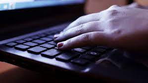 இலங்கையில் நான்கு இணைய தளங்களை உடனடியாக முடக்குமாறு நீதிமன்றம்  உத்தரவு!