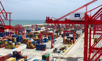 அத்தியாவசிய பொருட்கள் அடங்கிய  400 கொள்கலன்கள் விடுவிக்கப்பட்டன.