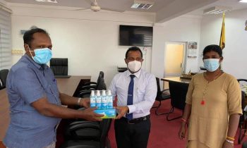 ஒரு தொகை சுகாதார பொருட்கள் மாவட்ட அரசாங்க அதிபரிடம் கையளிப்பு.