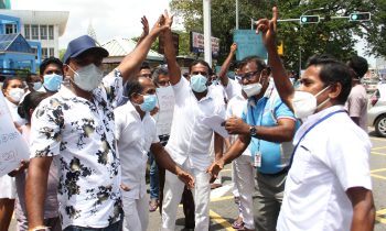 நாடளாவிய ரீதியில் சுகாதார சேவை ஊழியர்கள் தொழிற்சங்க போராட்டத்தில் ஈடுபட நடவடிக்கை!