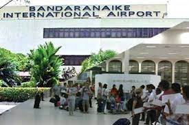 கட்டுநாயக்க விமான நிலையத்திற்கு வருகை தந்த இரு நபர்கள் அதிரடிக் கைது!