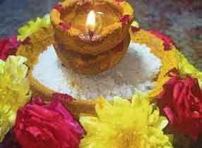 உப்பு தீபம் ஏற்றினால் கிடைக்கும் பயன்…!!!