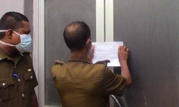 உணவு பொட்டலத்தில் இருந்த பல்லி.