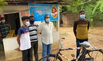 சிறுவர் தினத்தை முன்னிட்டு சிறார்களுக்கு துவிச்சக்கர வண்டி வழங்கும் நிகழ்வு.