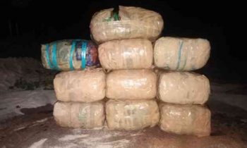 மன்னார் – பேசாலை பகுதியில் சுமார் 20 கிலோகிராம் கேரள கஞ்சா பொதிகளுடன் பெண்ணொருவர் அதிரடியாக கைது செய்யப்பட்டுள்ளார்.