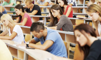 உயர்கல்விக்காக வெளிநாடு செல்ல விண்ணப்பிக்கும் மாணவர்களின் எண்ணிக்கை ஆயிரமாக அதிகரிக்கப்பட்டுள்ளது.